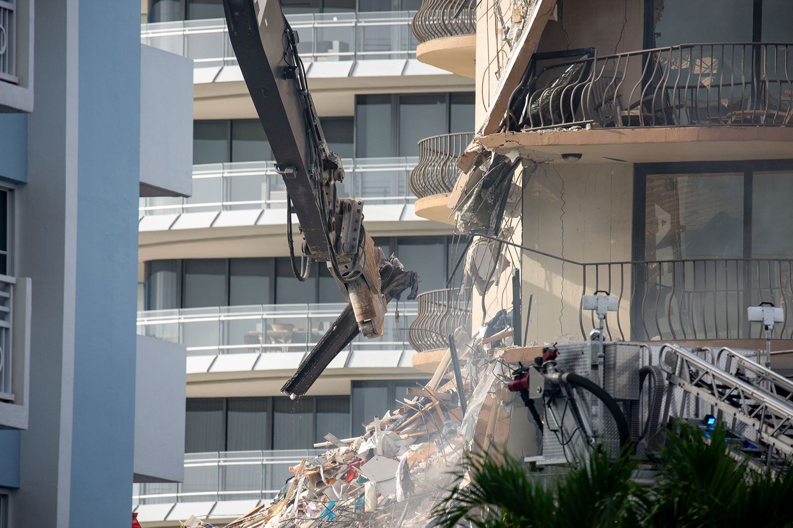 Champlain Towers, Surfside, Florida. Photo by Key Biscayne Independent/Tony Winton