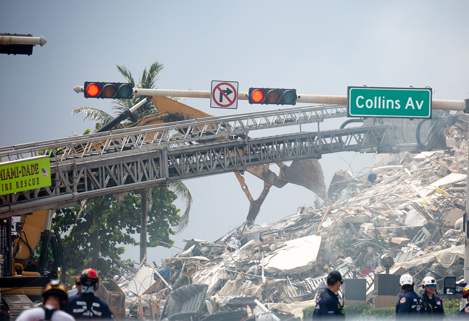 Champlain Towers, Surfside, Florida. Photo by Key Biscayne Independent/Tony Winton